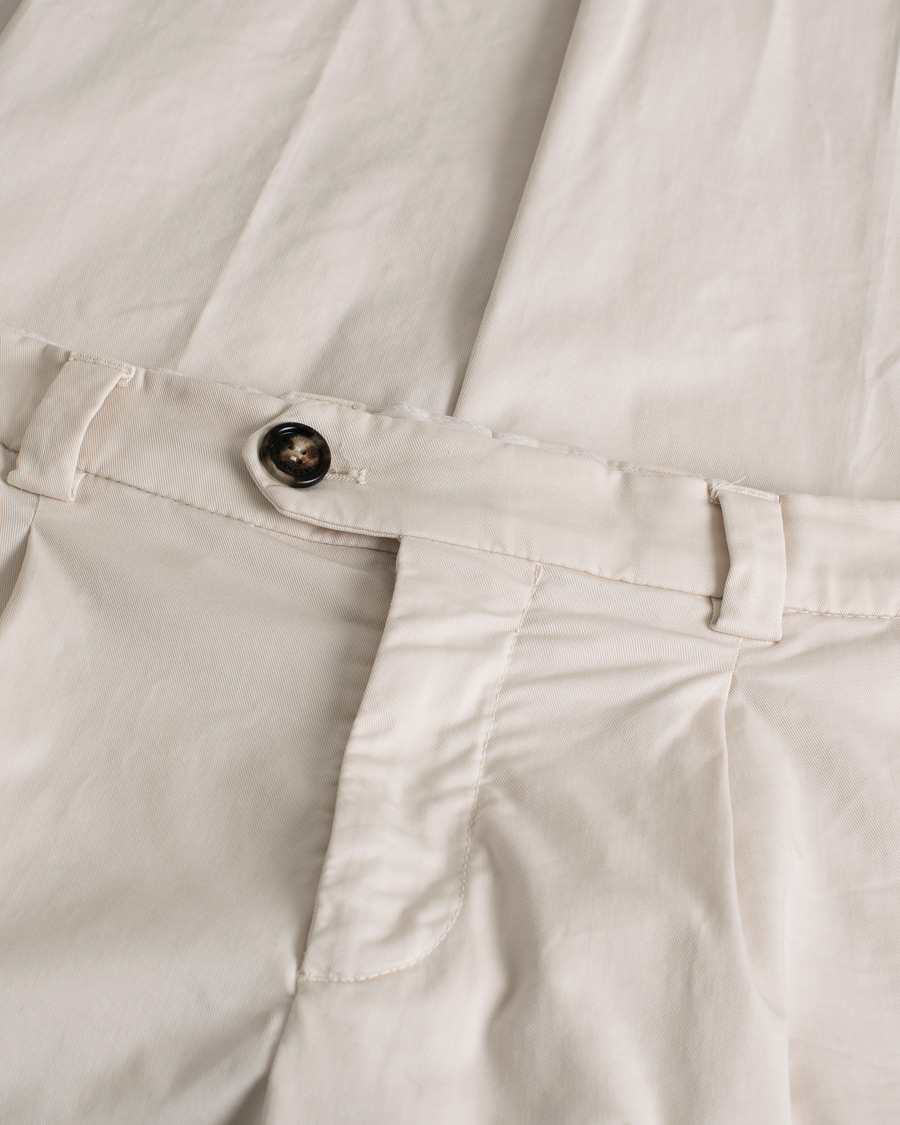 Homme | Pantalons | Pre-owned | Brunello Cucinelli Slim Fit Pleated Trousers Off White